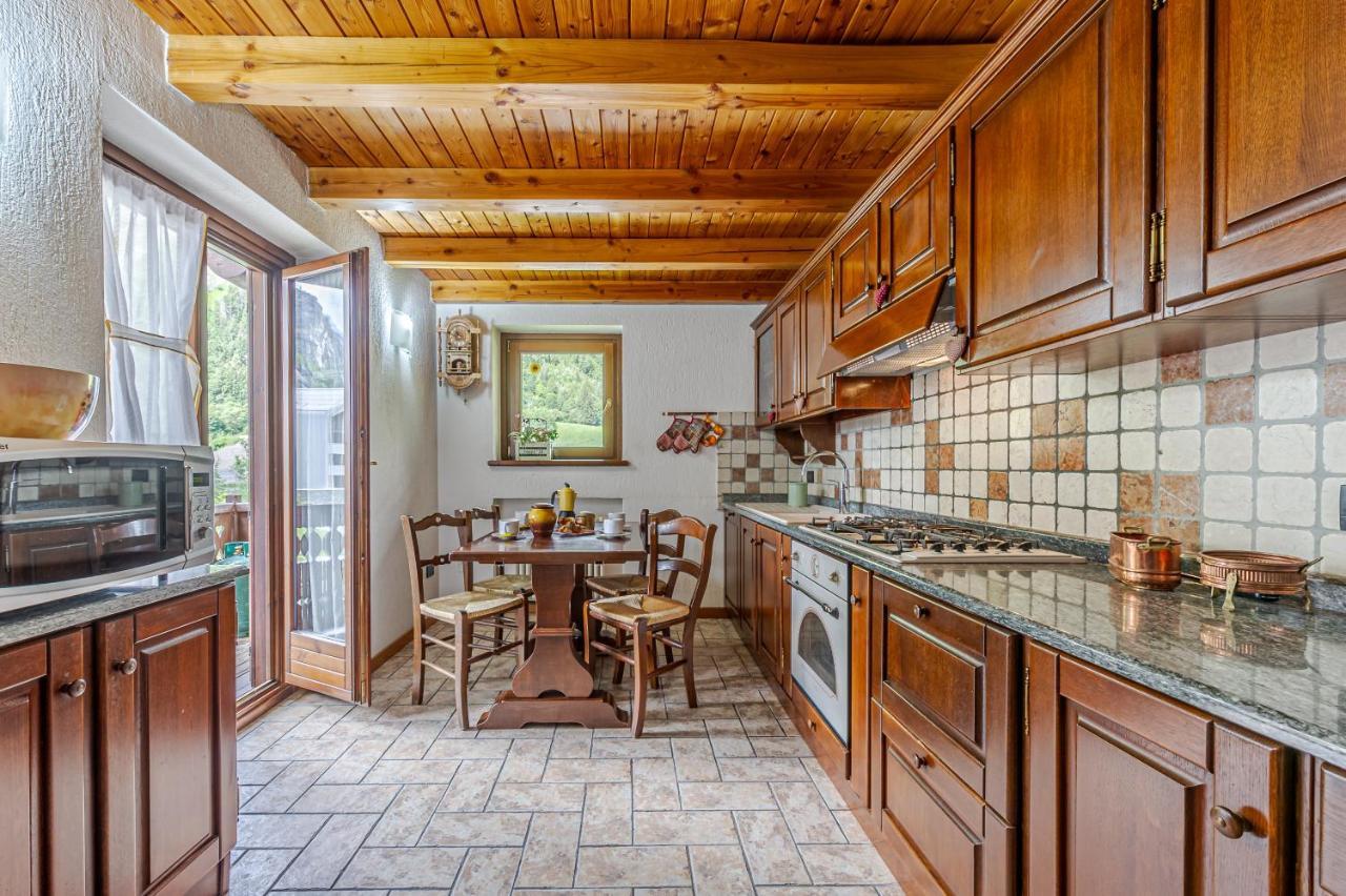 Casa Beatrice - Wifi, Parcheggio E Vista Montagna - Cour 0231 Apartment Courmayeur Ngoại thất bức ảnh